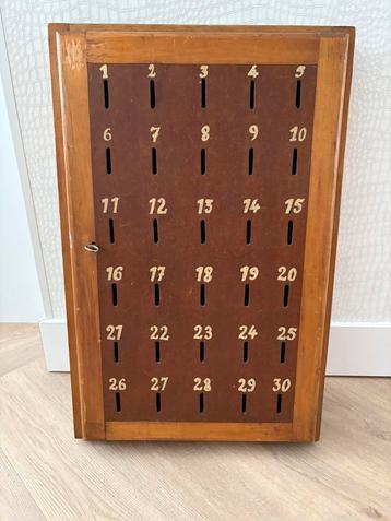 Vintage spaarkas beschikbaar voor biedingen