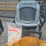 Kattenbak en 1 zak houtkorrels, Ophalen, Gebruikt, Gesloten