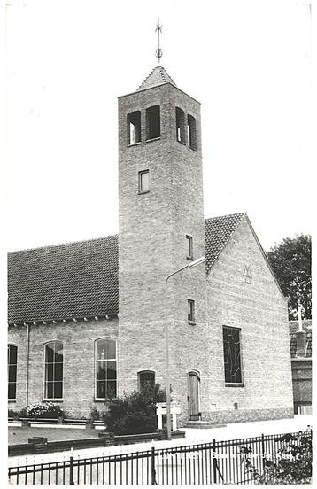 901890 Lunteren Gld 1972 Geref Kerk Gelopen met postzegel beschikbaar voor biedingen