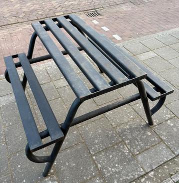 Picknicktafel volledig van ijzer  beschikbaar voor biedingen