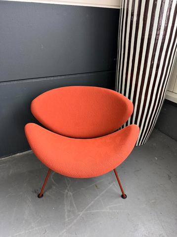 Showroommodel Artifort Orange Slice F437 | Kvadrat Mizmaze beschikbaar voor biedingen
