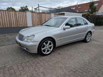 Mercedes-Benz C-Klasse 2.0 C180 Sedan AUT 2000 Grijs beschikbaar voor biedingen