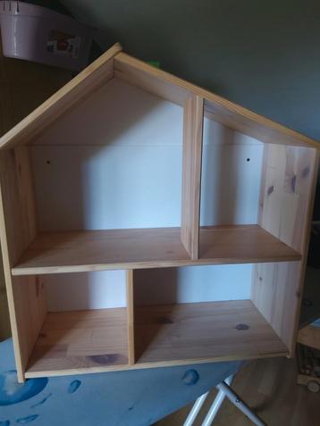 Houten poppenhuis van ikea met meubeltjes beschikbaar voor biedingen