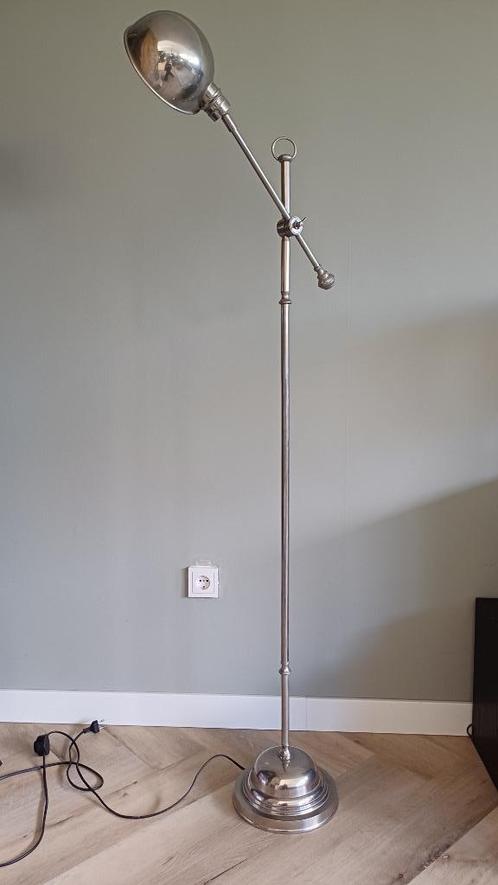 Staande lamp verchroomd in landelijke stijl, Huis en Inrichting, Lampen | Vloerlampen, Zo goed als nieuw, 150 tot 200 cm, Metaal