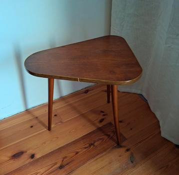 Vintage bijzettafeltje  beschikbaar voor biedingen
