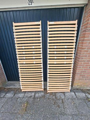2 lichtbruine lattenbodems met hardheidsinstelling 70 x 200 beschikbaar voor biedingen