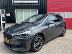 BMW 2-Serie Active Tourer 220i 192pk AUTOMAAT 2019 Trekhaak, 1998 cc, 74 €/maand, Leder en Stof, Bedrijf