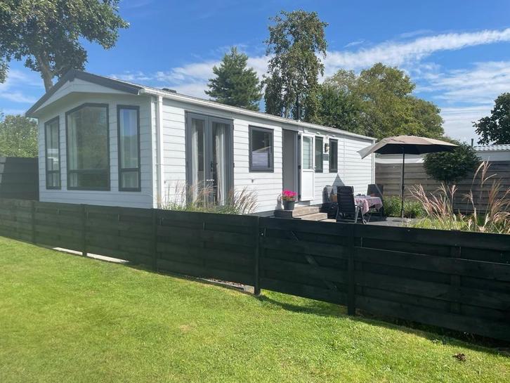 Te huur heerlijk luxe chalet Callantsoog op 4* camping, Vakantie, Campings, Dorp, Aan zee, In bos, Huisdier toegestaan, Internet