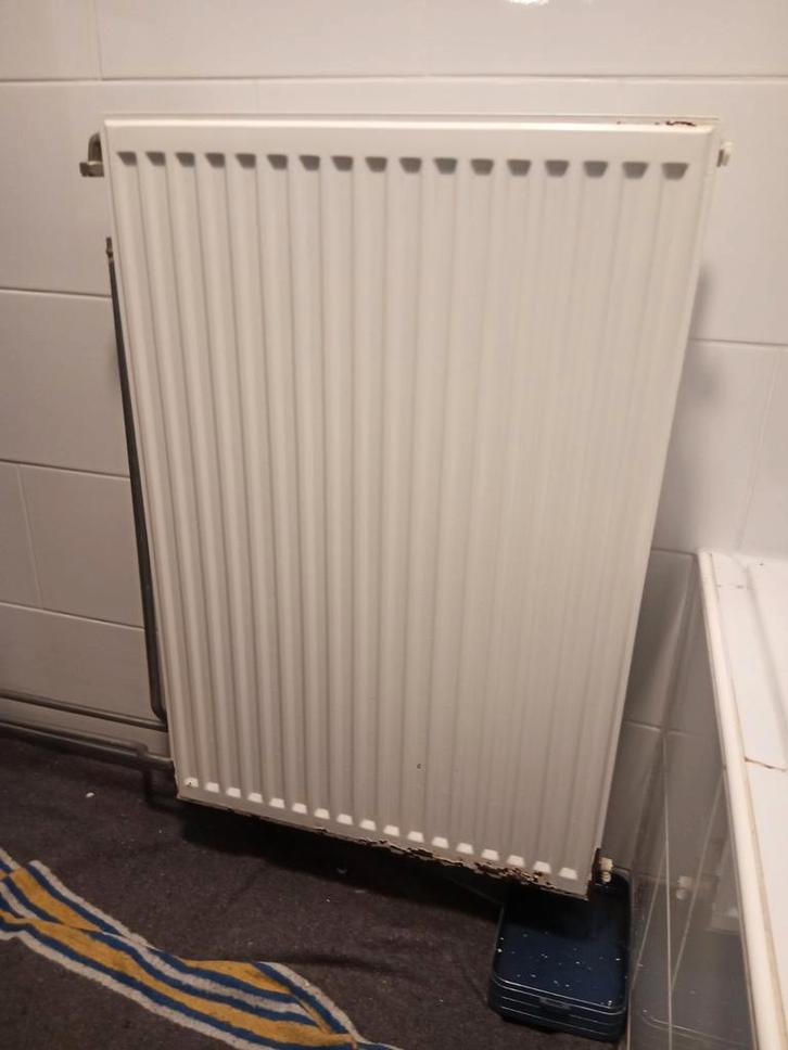 Witte radiator (60 x 90 cm) incl. Thermostaat radiatorknop, Doe-het-zelf en Verbouw, Verwarming en Radiatoren, Gebruikt, Radiator