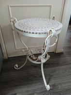 Brocante ijzeren tafeltje met witte poedercoating, Huis en Inrichting, Tafels | Bijzettafels, Ophalen, Rond, Minder dan 55 cm