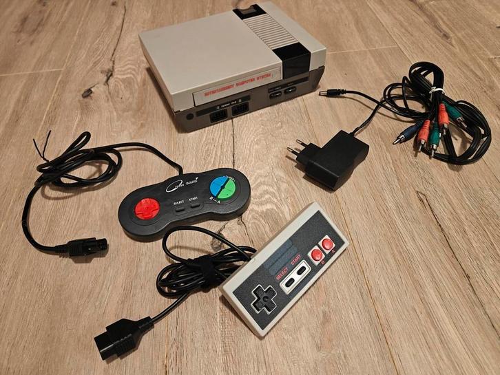 NASA NES Clone console with real NTSC 60hz Famicom chips, Spelcomputers en Games, Spelcomputers | Overige, Gebruikt, Ophalen of Verzenden