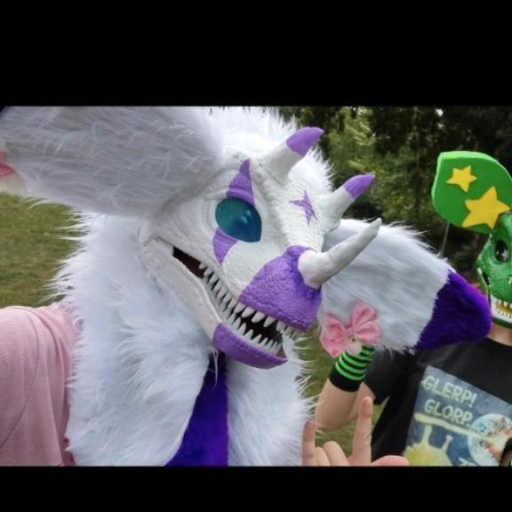 Dino masker furred and painted verkoop of ruilen :), Hobby en Vrije tijd, Kostuums, Theaterbenodigdheden en LARP, Zo goed als nieuw