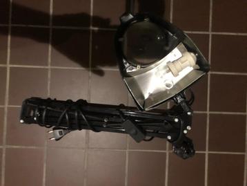 Loeplamp in goede conditie, met scharnieren en vastmaakmoer. beschikbaar voor biedingen