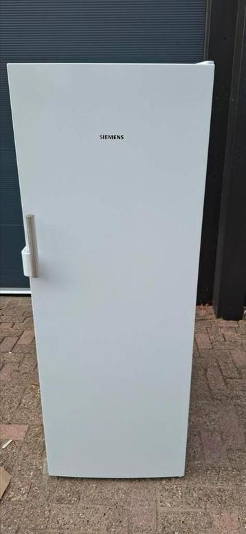 Zeer nette jonge siemens nonfrost vrieskast beschikbaar voor biedingen