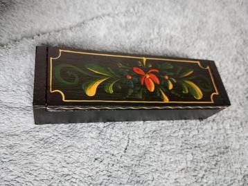 Vintage Handgeschilderd Houten  Postzegeldoosje uit '95 beschikbaar voor biedingen