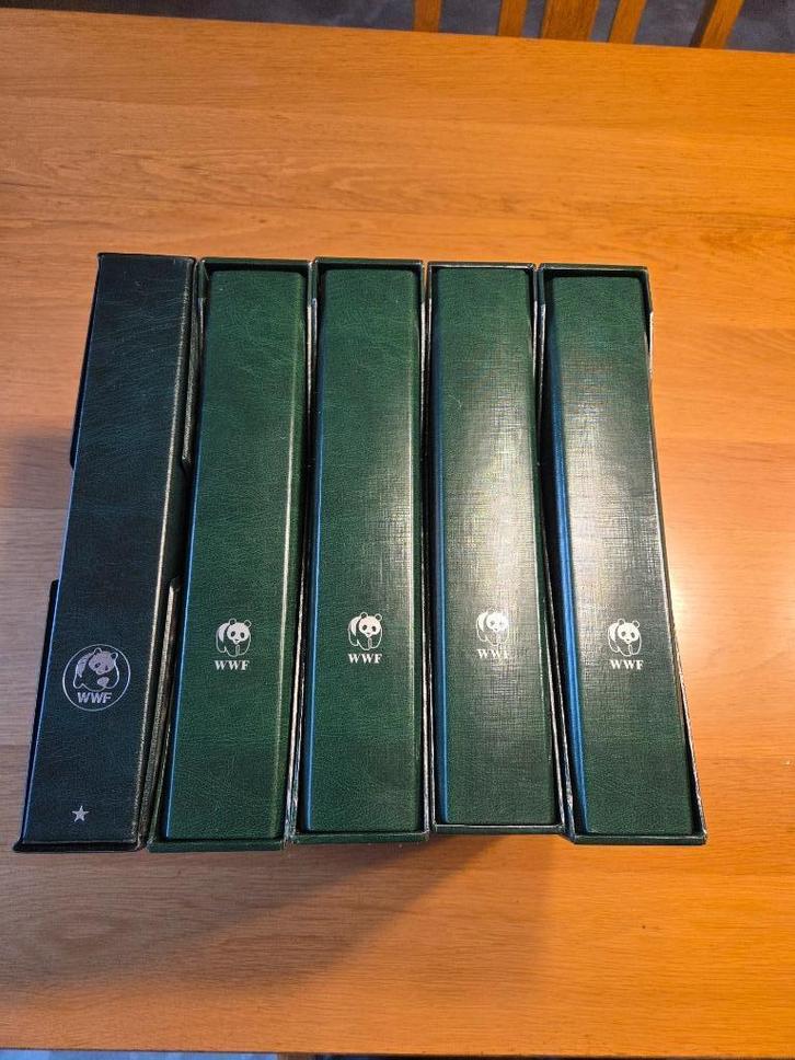 WWF bedreigde diersoorten, 5 stuks albums met postzegels, Postzegels en Munten, Postzegels | Thematische zegels, Postfris, Dier of Natuur