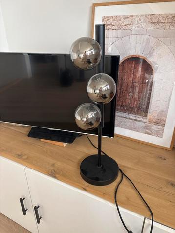 Moderne vloerlamp met 3 glazen bollen beschikbaar voor biedingen