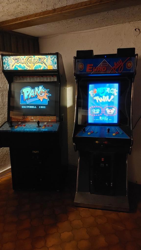 Euro Play
(rechts), Verzamelen, Automaten | Overige, Gebruikt, Ophalen of Verzenden