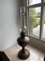 Antieke Petroleumlamp met Glazen Kap, Ophalen of Verzenden