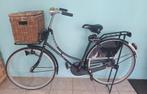 Zwarte oma fiets met mand, Fietsen en Brommers, Fietsen | Dames | Omafietsen, Ophalen, Zo goed als nieuw