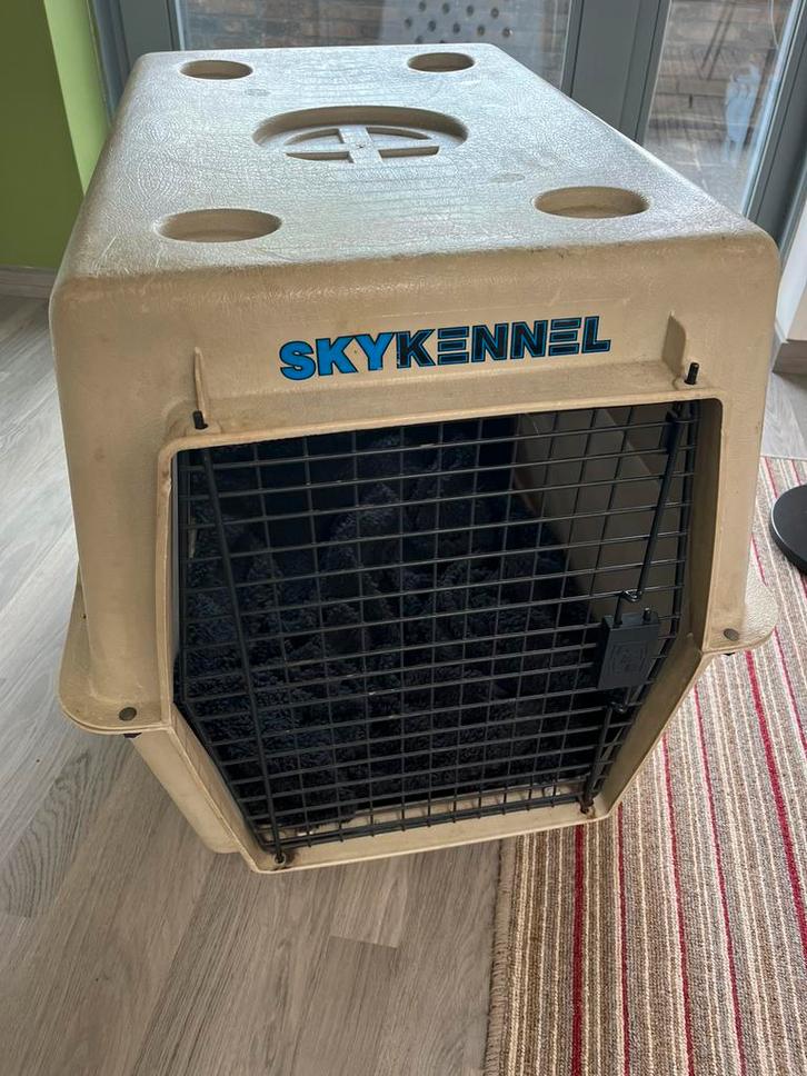 Skykennel transportbox / bench, Dieren en Toebehoren, Transportboxen, Gebruikt, Ophalen of Verzenden