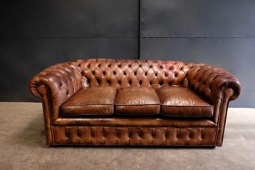 origineel Engelse Chesterfield fauteuil beschikbaar voor biedingen