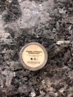 L’oye concealer banana light, Ophalen of Verzenden, Nieuw, Gehele gezicht, Make-up