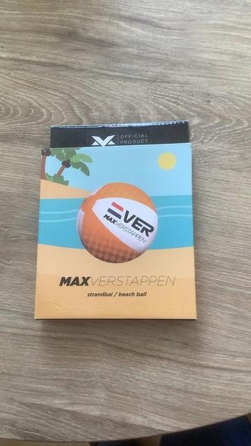 Max Verstappen strand bal beschikbaar voor biedingen