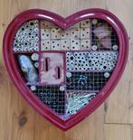 Groot, rood, hartvormig insectenhotel, bijenhotel., Tuin en Terras, Tuinwanddecoratie, Ophalen of Verzenden, Zo goed als nieuw