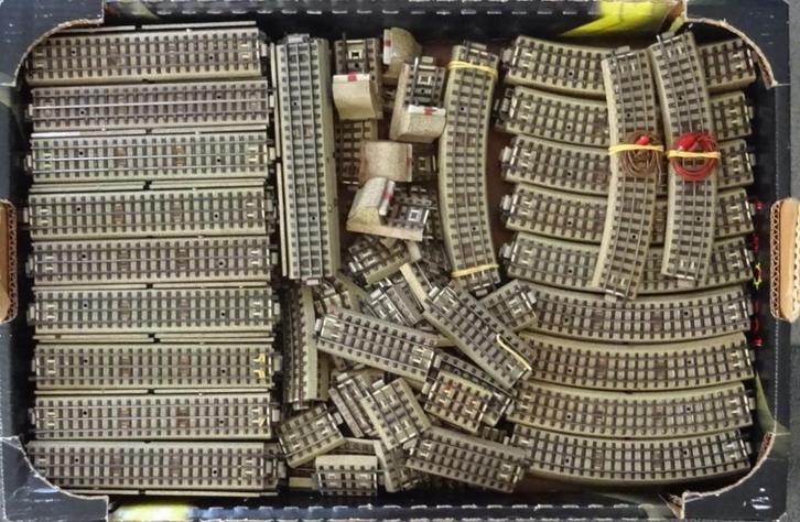 Marklin rails met doorlopende middenrail - ruim 230 delen, Hobby en Vrije tijd, Modeltreinen | H0, Gebruikt, Rails, Wisselstroom