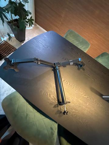 Dubbele Monitor Arm beschikbaar voor biedingen
