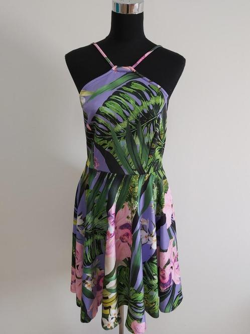 J273 - Fleurige Bodyflirt jurk maat 36-38 (1), Kleding | Dames, Jurken, Zo goed als nieuw, Maat 36 (S), Onder de knie, Ophalen of Verzenden