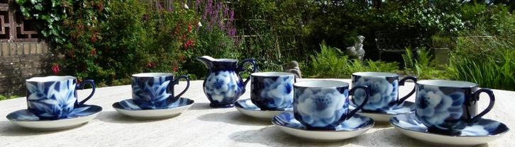 KT Hand Spray in Glaze 18 Koppen en Schotels met Melkkan, Antiek en Kunst, Antiek | Servies los, Ophalen of Verzenden