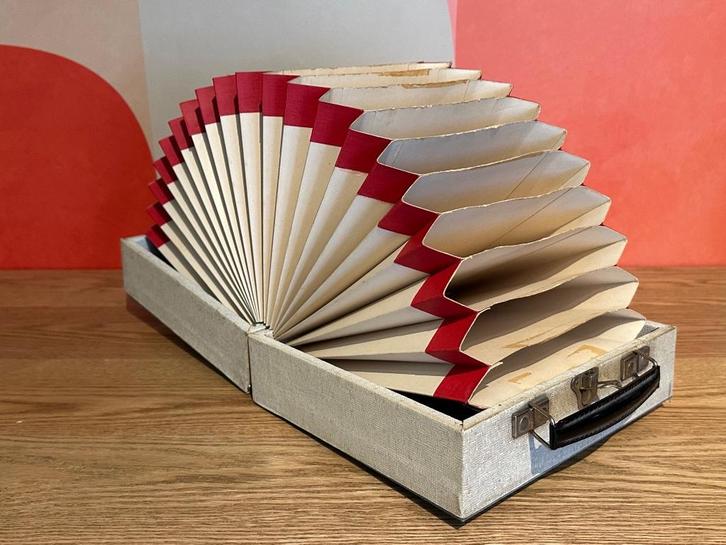 Retro Vintage koffertje voor vinyl singeltjes, blauw/ beige, Verzamelen, Retro, Huis en Inrichting, Ophalen of Verzenden
