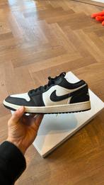 Air Jordan 1 Low SE WMNS 'Vintage Panda' (EU/41), Ophalen of Verzenden, Zo goed als nieuw, Zwart, Sneakers of Gympen
