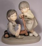 Enesco Girls with Scooter (nieuw), Verzamelen, Beelden en Beeldjes, Verzenden, Nieuw, Mens