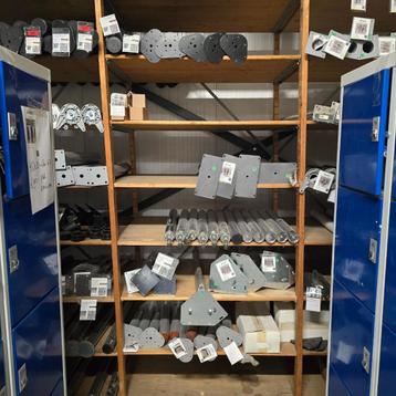 losse tafelpoten / bureaupoten voor tafels of bureaus beschikbaar voor biedingen