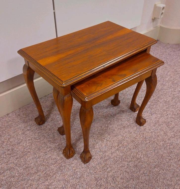 Houten inschuifbare bijzettafeltjes, set van twee, Queen Ann, Huis en Inrichting, Tafels | Bijzettafels, Zo goed als nieuw, Rechthoekig