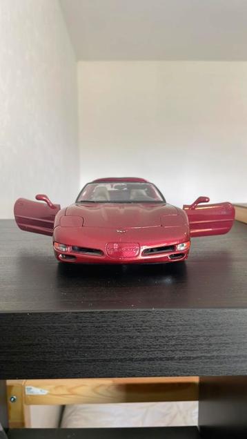 Chevrolet corvette officieel schaalmodel beschikbaar voor biedingen