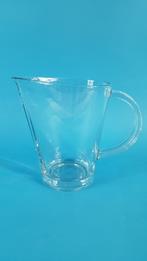 Glazen kan, waterkan, dik en zwaar glas, trendy design. 5A2