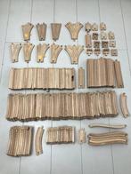 Houten treinbaan met veel accessoires, Kinderen en Baby's, Speelgoed | Houten speelgoed, Ophalen, Zo goed als nieuw, Overige typen