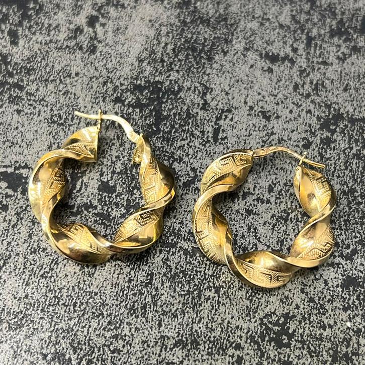 14k gouden oorbellen wokkels model, Sieraden, Tassen en Uiterlijk, Oorbellen, Nieuw, Goud, Ophalen of Verzenden