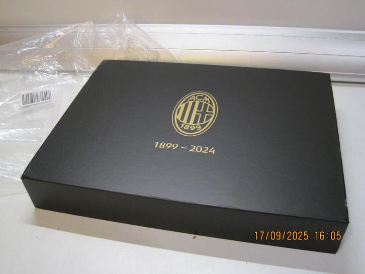 AC milan 125 jaar video box collectors item (352), Verzamelen, Sportartikelen en Voetbal, Nieuw, Overige typen, Buitenlandse clubs