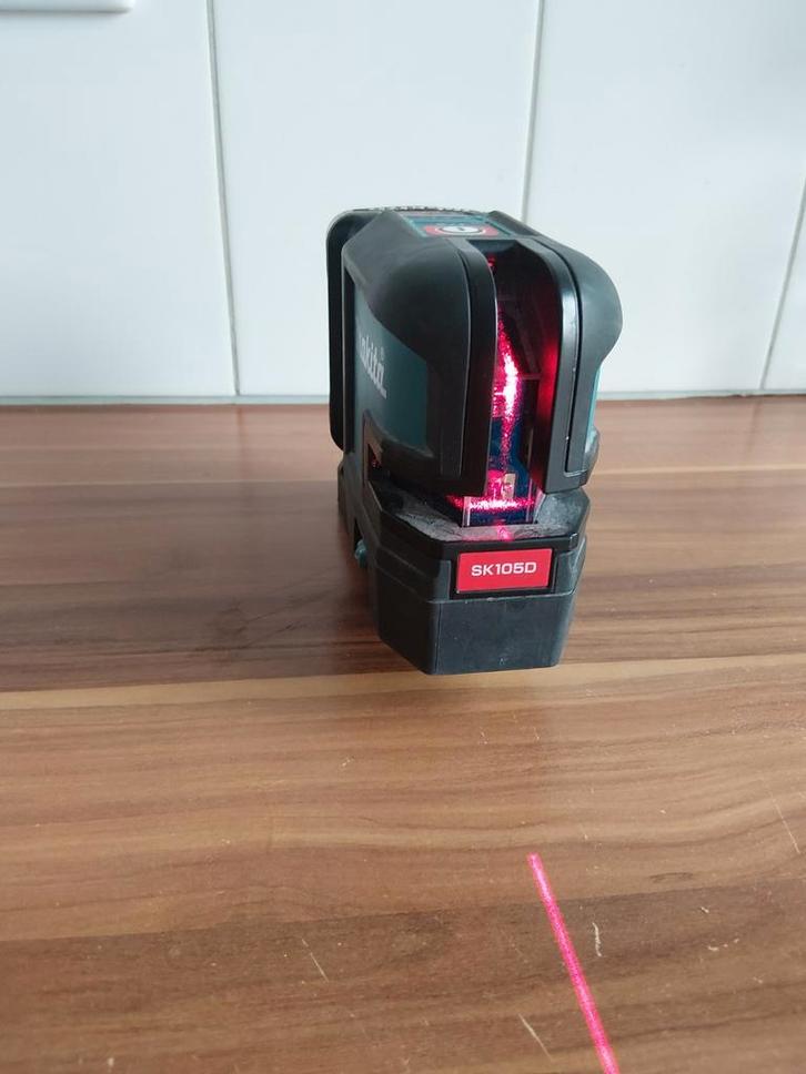 Makita SK105D Kruislijnlaser - zeer goeie staat, Doe-het-zelf en Verbouw, Meetapparatuur, Zo goed als nieuw, Licht, Ophalen of Verzenden
