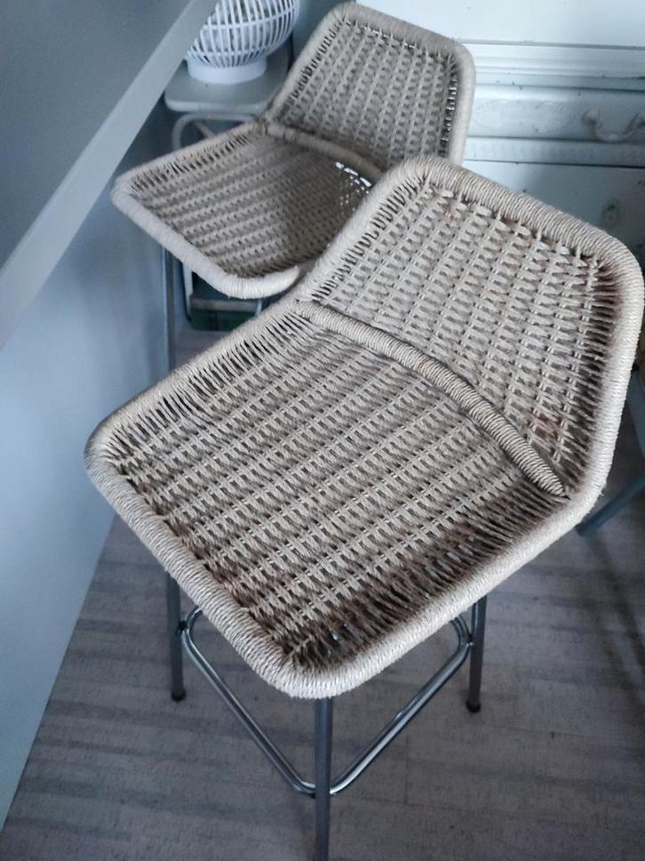 Twee barkrukken / barstoelen van naturel gevlochten touw, Huis en Inrichting, Barkrukken, Gebruikt, 60 tot 90 cm, Metaal, Riet