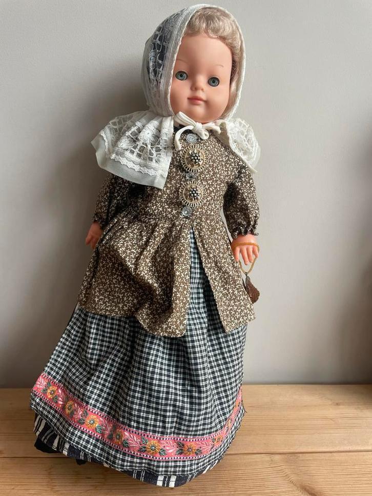 Vintage Klederdracht Pop - handgemaakt met Klompen!, Verzamelen, Poppen, Zo goed als nieuw, Pop, Ophalen of Verzenden