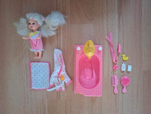 Barbie Bathtime Fun Shelly/Kelly (1995), Kinderen en Baby's, Speelgoed | Poppen, Gebruikt, Barbie, Ophalen of Verzenden