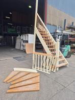 Houten linksdraaiende trap - Verdiepingstrap, Doe-het-zelf en Verbouw, Ophalen, Zo goed als nieuw, Trap, 2 tot 4 meter