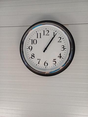 wandklok beschikbaar voor biedingen