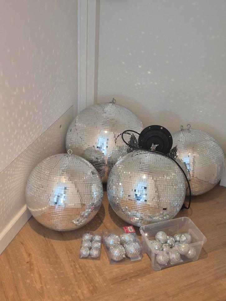 Te huur; Discoballen 40 cm & 50 cm, Hobby en Vrije tijd, Feestartikelen | Verhuur, Zo goed als nieuw, Ophalen